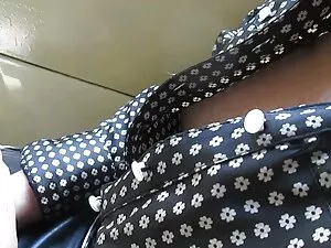 pelo castaño rojizo  ...